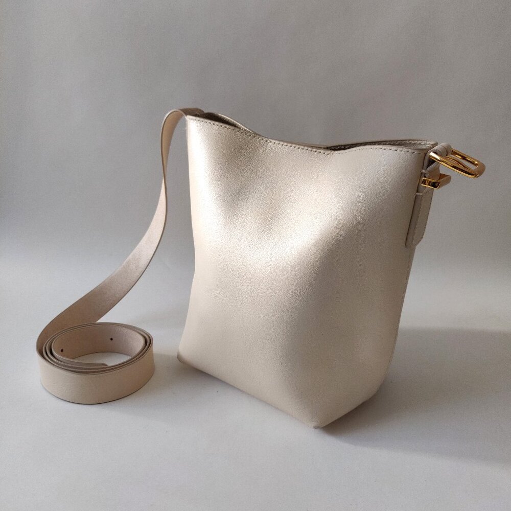 Madewell The Essential Mini Bucket Tote in Ecru Leather NN397